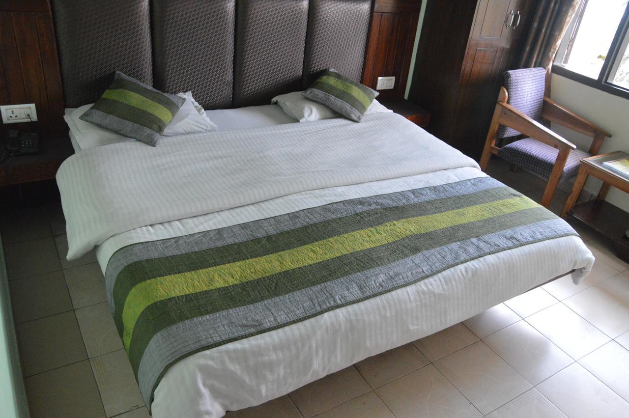Hotel Kahkashan Mussoorie Kültér fotó